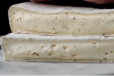 Сыр Бри с трюфелем 43% Кантри вес.