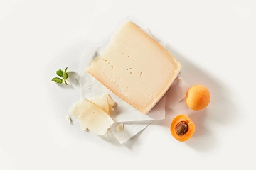 Сыр полутвердый Кипиа, 40%, выдержка 6 мес. Крым