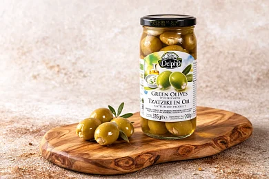 Оливки фаршированные соусом Дзадзики в масле «Delphi» 335г