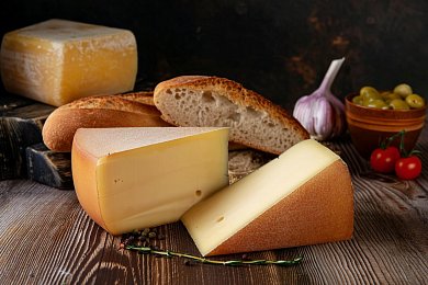 Сыр полутвердый Швейцарский Выдержанный, 49%