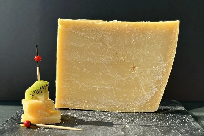 Сыр Пармезан 18 мес., Россия 45%