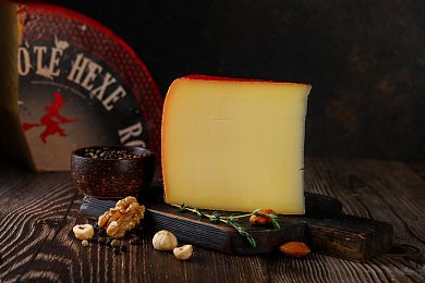 Сыр Красная Ведьма 55% «Margot Fromages S.A»