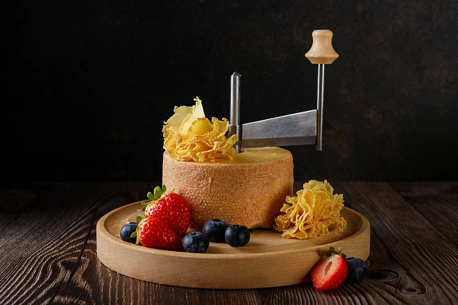 Сыр Тет Де Муан выдержанный 51% «Margot Fromages S.A»