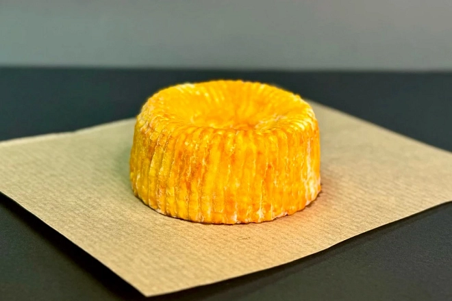 Сыр мягкий с мытой коркой Лангр с трюфелем, 35%, 100г