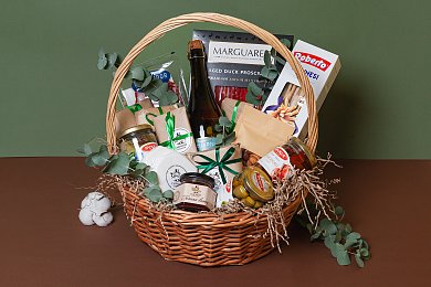 Гастрономическая корзина "Сырная сказка"