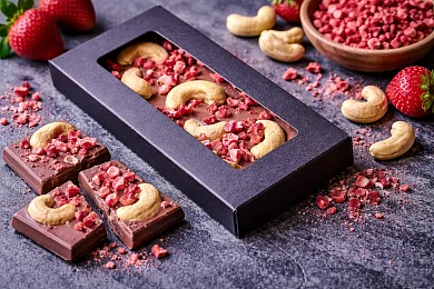 Шоколад молочный с кешью и клубникой «Сырный сомелье» 65г