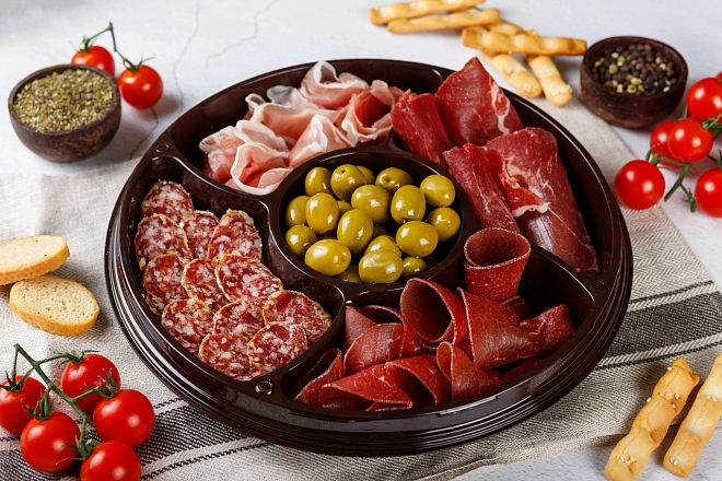 Тарелка мясная с оливками